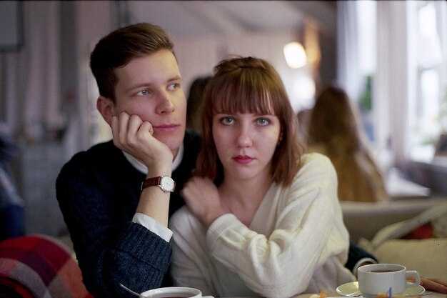 Guarded Reactions to Everyday Topics