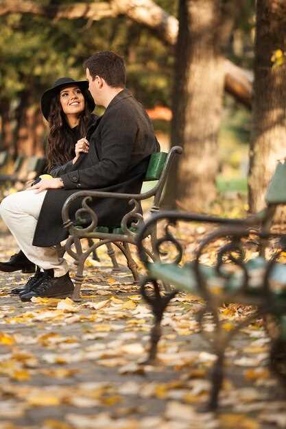 Romantic Outdoor Dates to Enjoy Leaves, Cool Breezes, and Golden Light