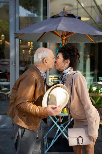 Choose between apps and in-person events: when to try Elite Singles gatherings near you
