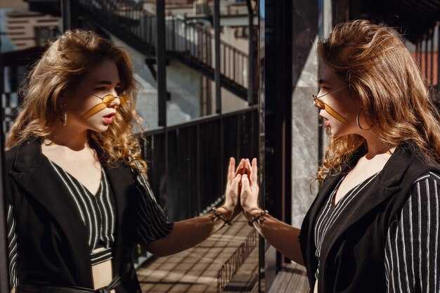 How to Attract Women – Confidence, Respect, and Genuine Connection Tips