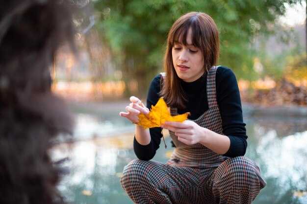 How To Make a Girl Fall For You – 20 Simple, Respectful Strategies