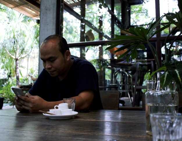 Practical steps to spark conversations and connect with strangers at a bar