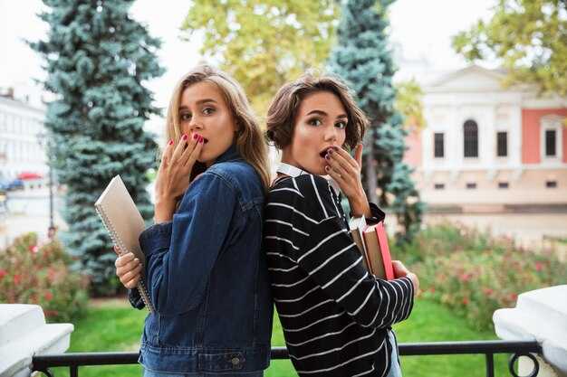 How to Tell a Girl You Like Her Without Getting Friend-Zoned – Timing & Confidence