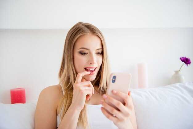 Signs She Likes You Over Text – How to Tell If a Girl Likes You Online
