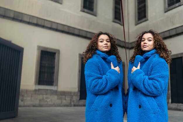The Trench Coat Never Came Off – People Share Their Worst Date Stories