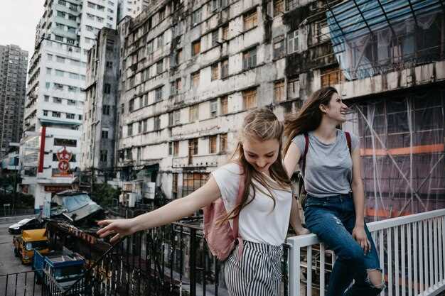 Outline: Top 10 Cities with the Most Single Men and Women