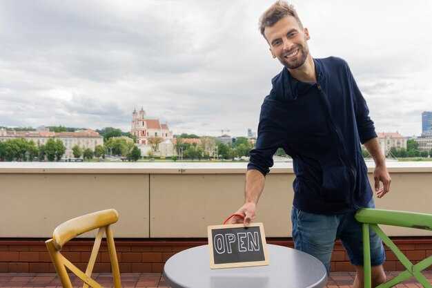 Timing and channel choices to initiate contact